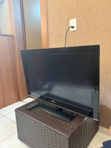 TV LG 32" LCD Full HD (Model 32LD350) + Controle Remoto - Excelente Estado!