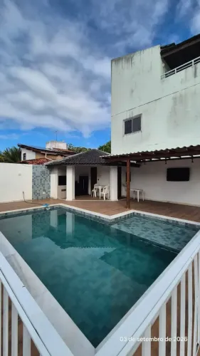 Imóvel para aluguel possui 140 metros quadrados com 4 quartos em Buraquinho - Lauro de Fre