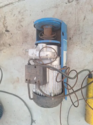 Motor de guincho e motoredutor