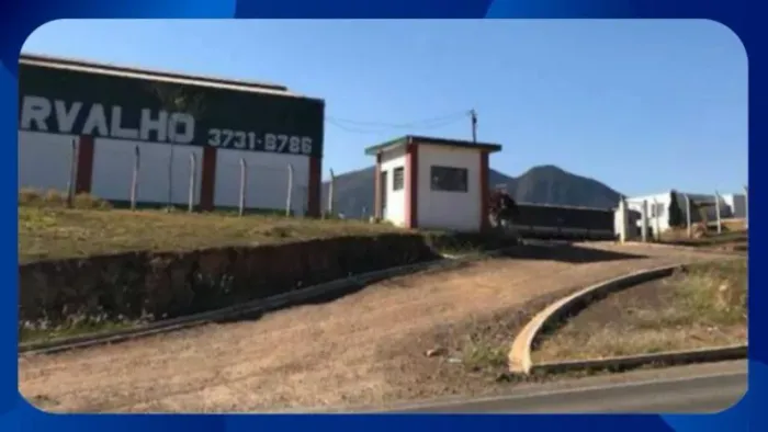 GLEBA DE TERRAS - Fração de 33,32%, Lugar denominado Cava ou Contendas, confrontando com a