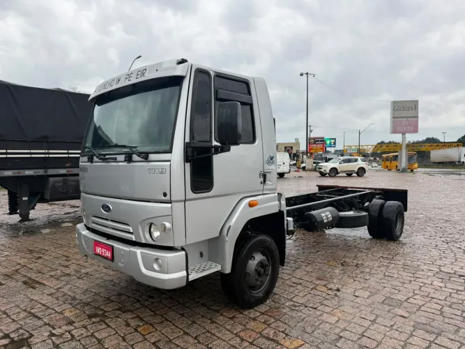 Ford Cargo 1119 chassi ac Troca financia