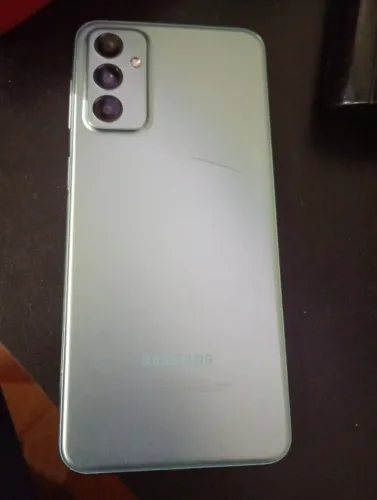 Aparelho de celular com tela quebrada 