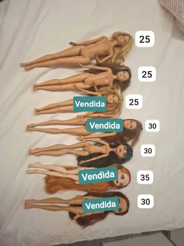 Sucatas de bonecas