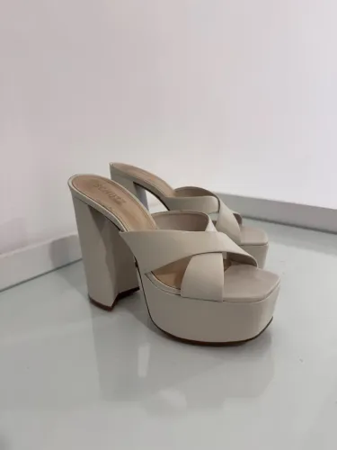 A2 Sandália Branca Off White - Schutz - Nº 39