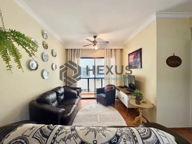 Apartamento com varanda na Praia da Enseada, Guaruja