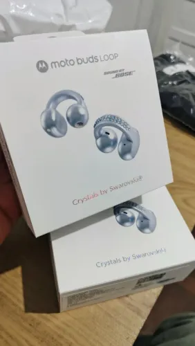 Fone Bluetooth Motorola Moto Buds Loop Crystals by Swarovski | Sound by Bose | Novo