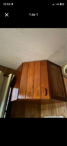 Vendo Armário de Madeira de canto