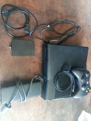 Xbox 360 semi novo