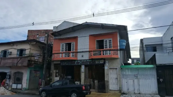 Apartamento Comercial com 100 m2, Alugo na Tv. Padre Eutíquio.