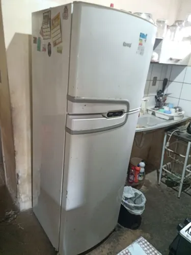 Vendo geladeira 500$ reais pra vender rápido