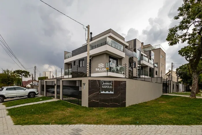 Sobrado à venda com 3 suítes no Água Verde em Curitiba