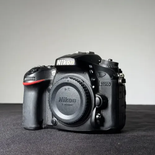 NIKON D7200 CORPO CLICKS 95K
