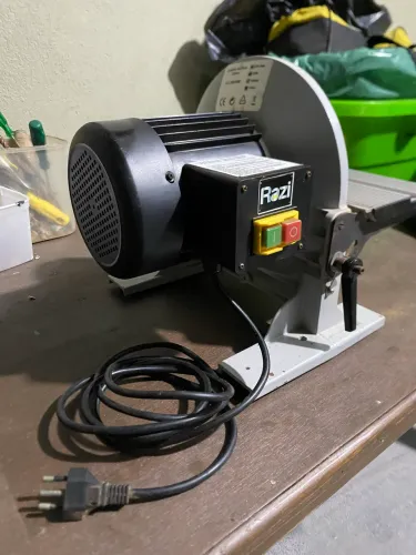 Vendo lixadeira de disco Razi 500w 250mm - 220v
