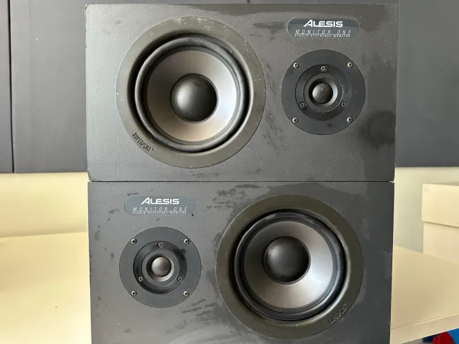 Alesis Monitor One