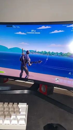 Monitor q led Samsung 27p curvo 144hz