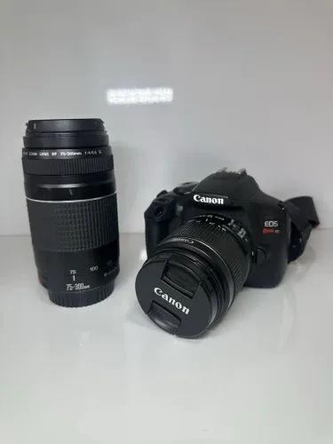 Canon EOS Rebel T7 kit + lente 75-300mm