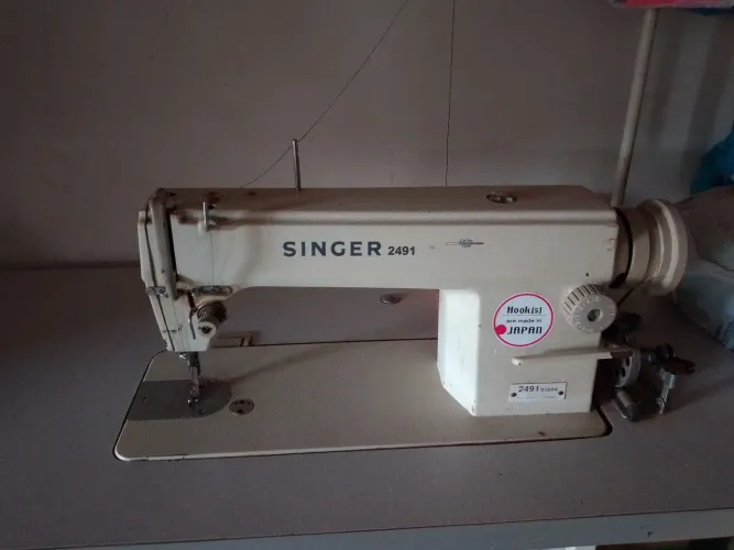 Máquina Singer 2491 Industrial Lubrificada