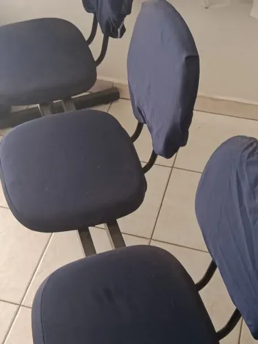 4 LONGARINAS DE 3 LUGARES ESTOFADAS 