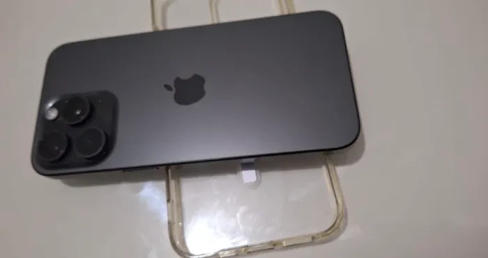 IPhone 15 Pro Max com 256GB, bateria 91% muito conservado.
