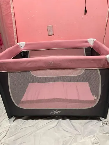Berço chiqueirinho portátil rosa