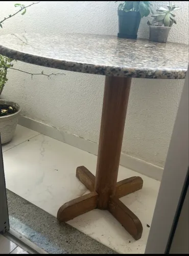 Mesa em mármore