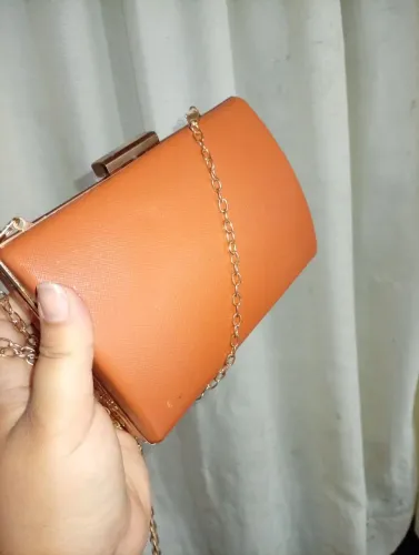 Vende-se duas bolsas em excelente estado elegantes
