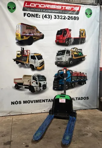 Paleteira Elétrica 2 Toneladas - Pronta para o trabalho!