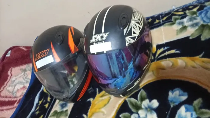 Vendo 2 capacetes 80,00