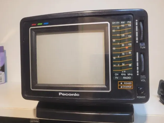 Tv Portátil Peconic Vintage Com Radio Am Fm E Entrada Áudio Vídeo