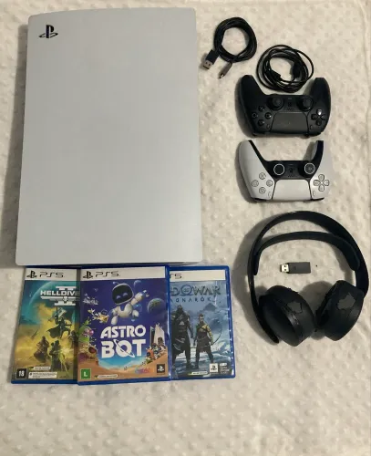 Console ps5 + 2 controles + headset sony pulse 3d + 3 mídias físicas (usado)