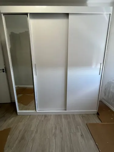 Estou vendendo quero R$ 350 guarda-roupas casal