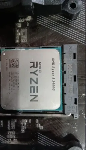 Placa mãe GIGABYTE A320M + Ryzen 5 3400g
