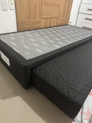 Box com cama auxiliar novíssima!