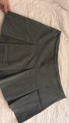 Short saia pregas
