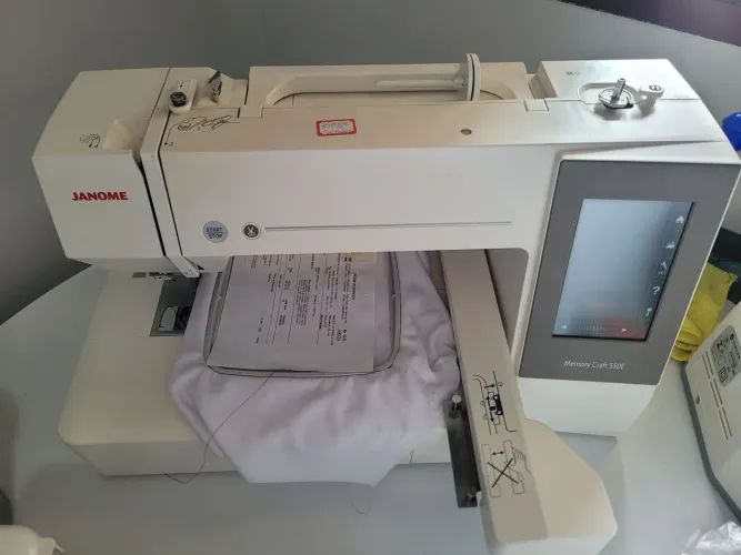 Máquina Bordadeira Janome 550E