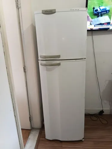 Geladeira frost free Electrolux Df34a 260 litros