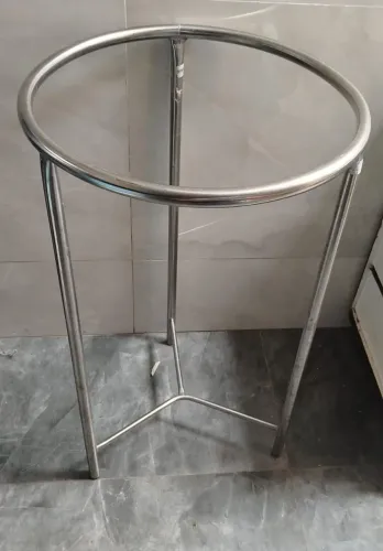Para roupa suja ou lixo de hospital