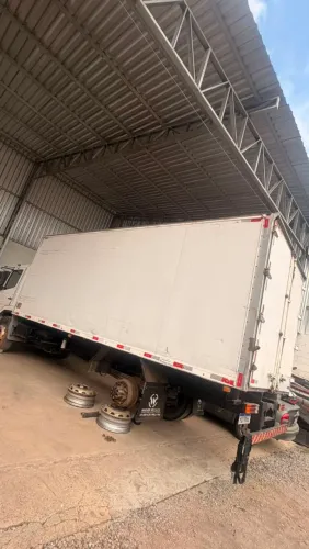 Vendo baú para caminhão toco!