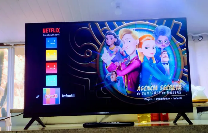 Tv Smart Android 32 polegadas semi nova 