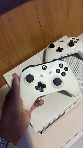 Xbox ONE 500gb - 2 controles 