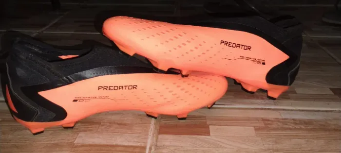 Chuteira Adidas predator