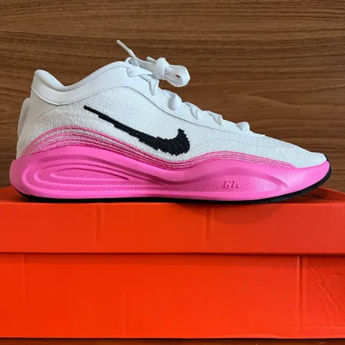 Tênis basquete Nike GT Team Hustle Academy