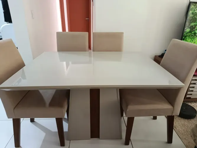 Mesa de 4 cadeiras