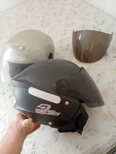 Capacete aberto