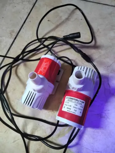 Vendo 2 bombas Dc-12v 1100 l/h para aquário ( Produto novo s / uso falta apenas a fonte 12