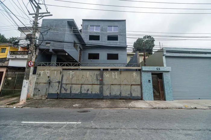 Galpão na Rua Joaquim Oliveira Freitas, 282 - não aplica 750 m²