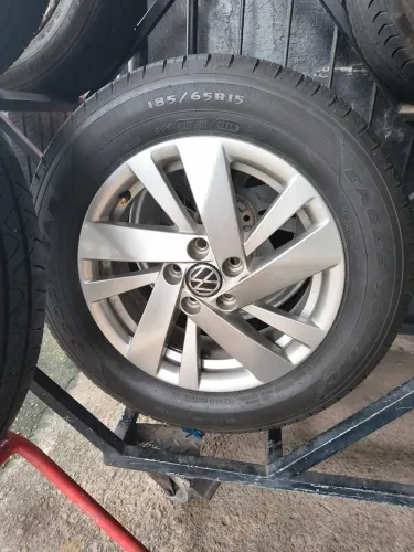 Vendo roda do novo polo . Já com os pneus 