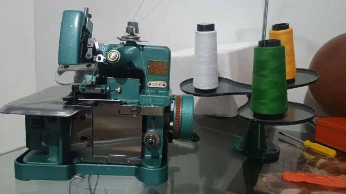 Vendo Máquina de Overloque Nova