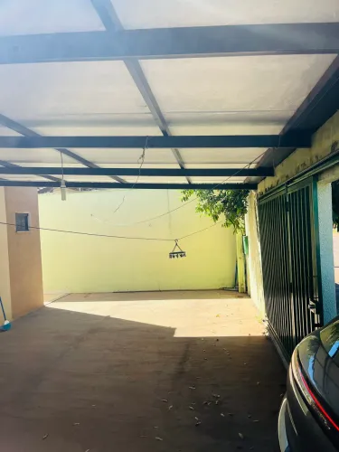 Casa 2 quartos c garagem coberta .
