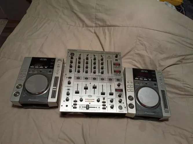 Pioneer CDJ-200 + Mixer
